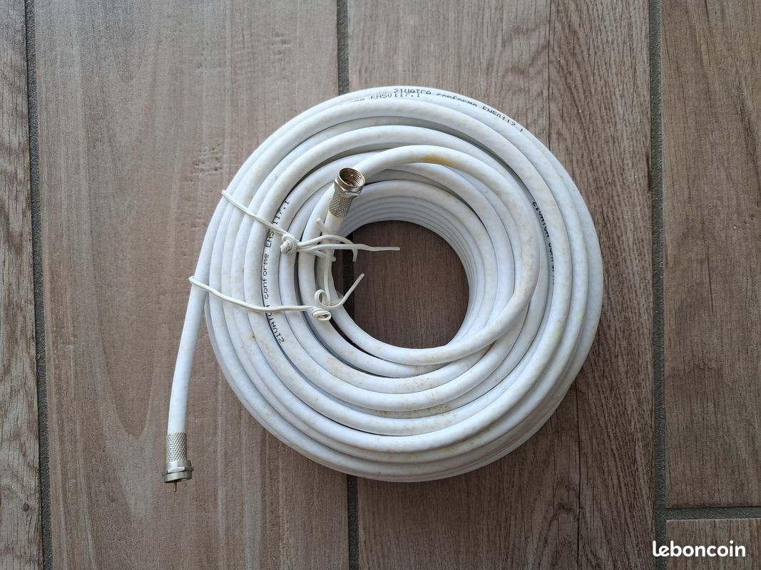 Câble Antenne TV / Satellite Coaxial 21VATCA - Longue portée (image 1)