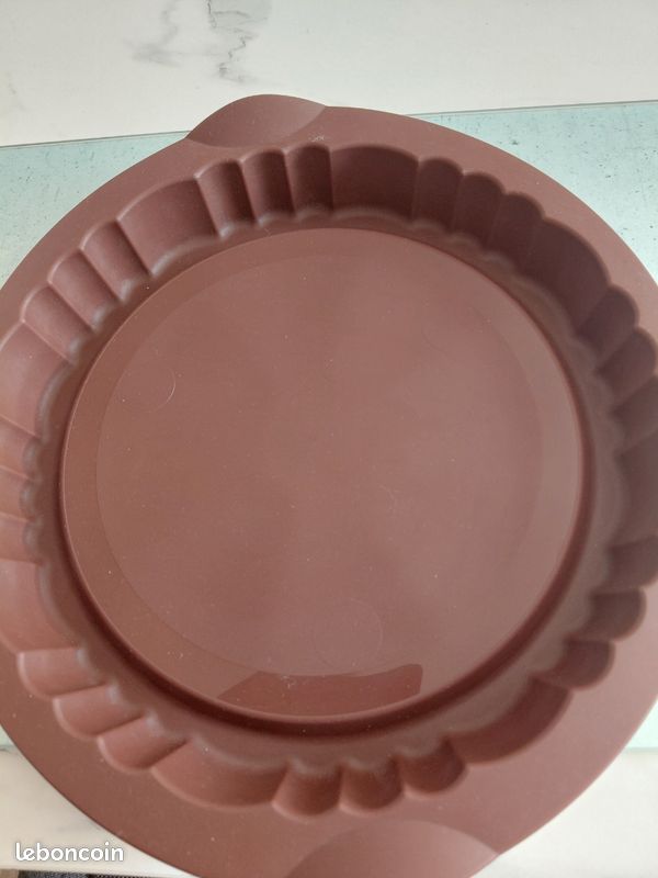 Moule a tarte renversé tupperware comme neuf utilisé 1 fois (image 2)