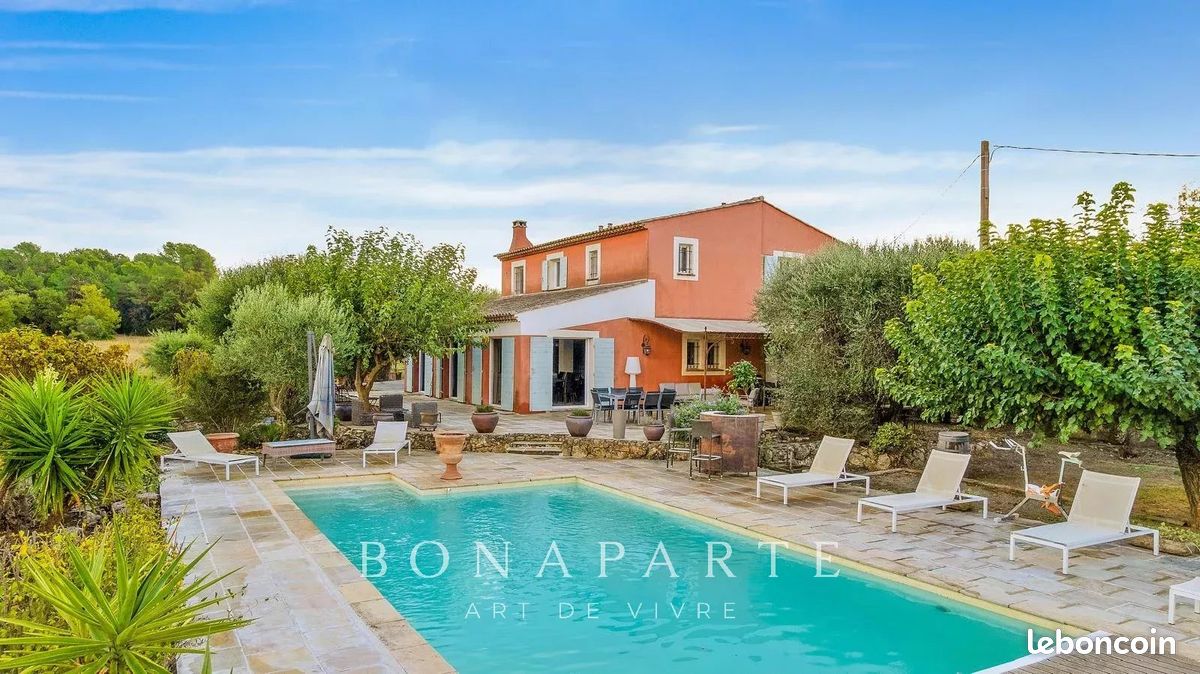 Maison 7 pièces 205 m² · à Bagnols-en-Forêt · 205 m² · 830 000 €