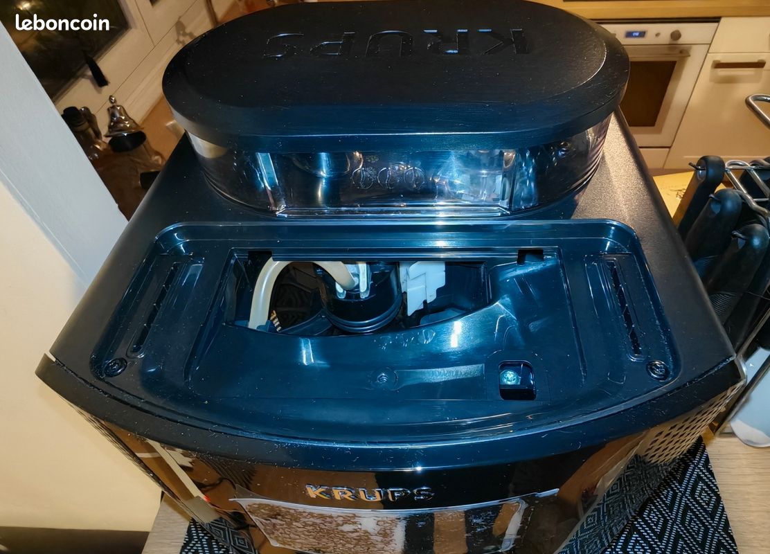 Machine à café Krups EA8100 avec broyeur YY8135FD – Excellent état (quasiment neuve) (image 7)