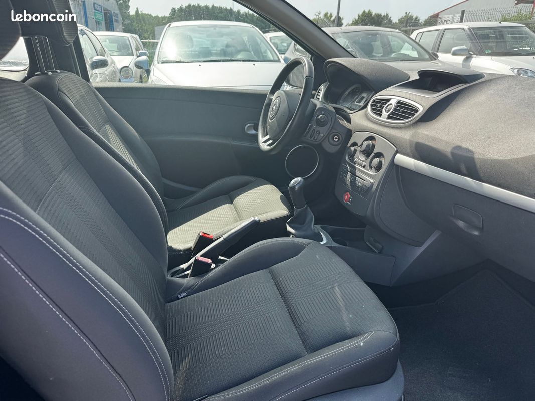 Renault clio 1.2 dynamique 2011 (image 5)