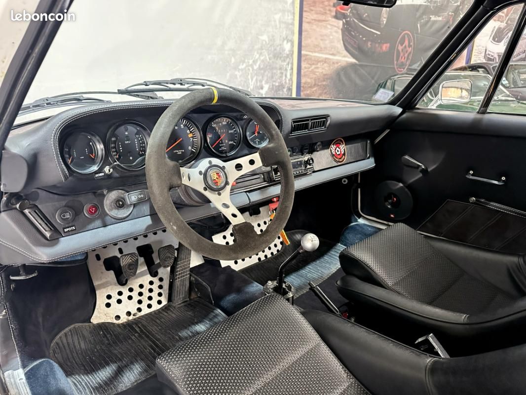 Porsche 911 Coupé 2.7 200ch BVM5 Inspiration RSR (image 2)