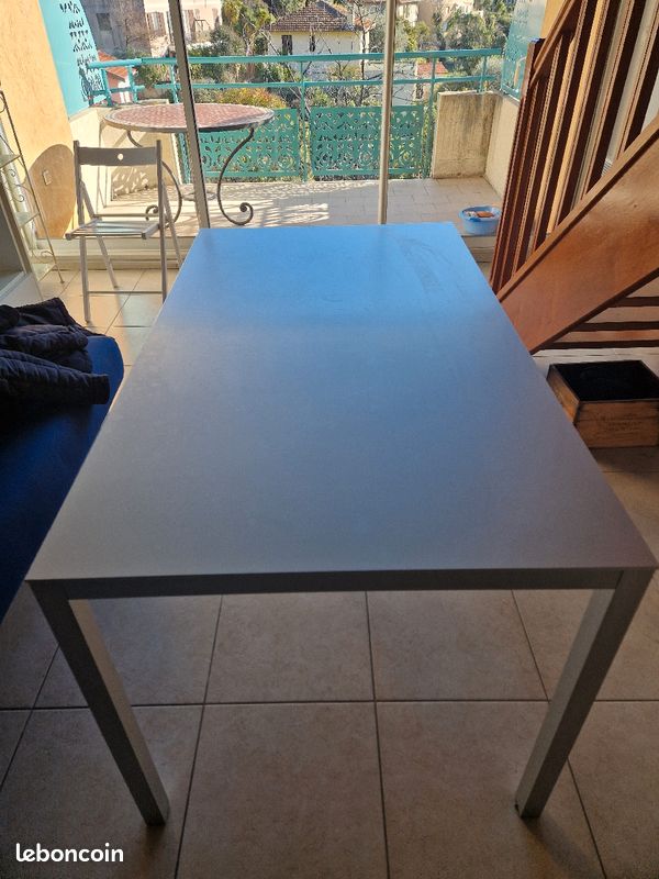 Table en aluminium (image 1)