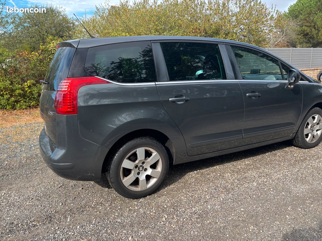 PEUGEOT 5008. 1L6 HDI . 6 cv. 116 cv. AN 09/2016 (image 3)