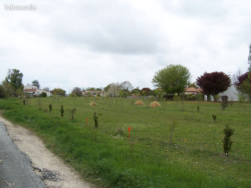 Terrain 445 m² · au Chay · 70 750 €