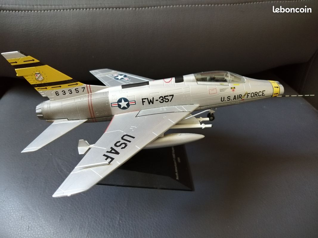 Avion de chasse Américain Super Sabre F-100D - 1/72ème - Label Emmaüs
