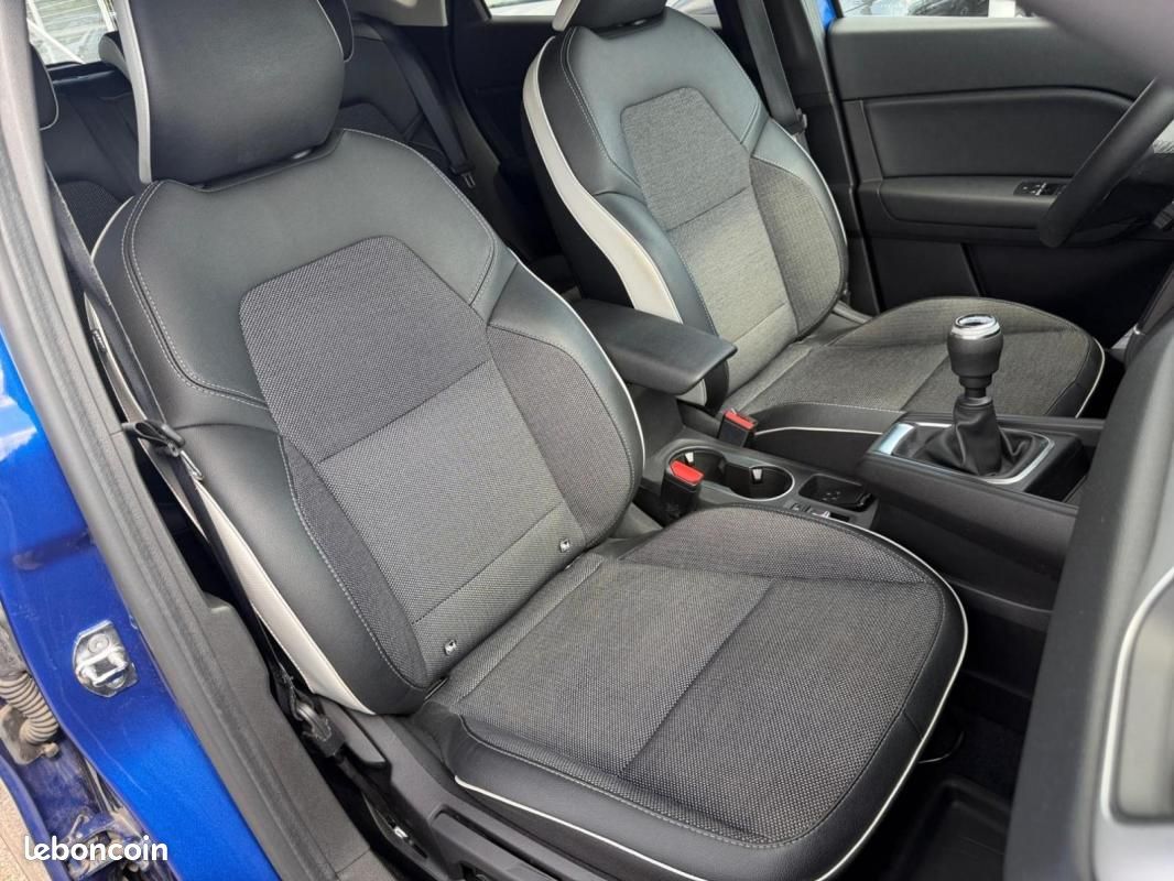 Renault Captur mild hybrid 140 Techno fast track (image 25)
