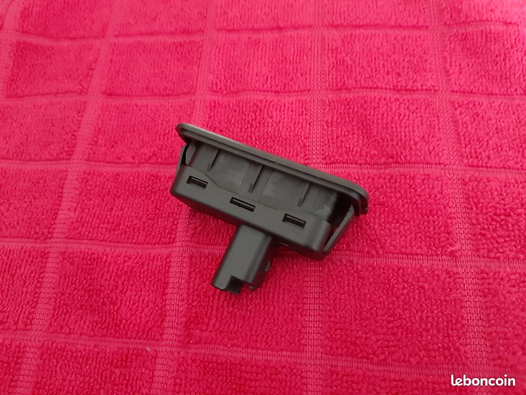 Bouton D'ouverture Coffre Pour Renault Clio 3/Megane 2/Scenic Etc. - Référence 8200076256 - Noir - Compatible Verrouillage Central