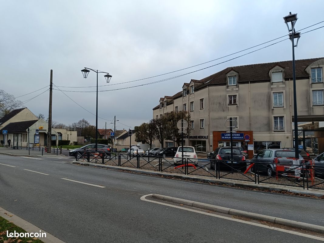 Vend places de parking · à Dammartin-en-Goële · 10 000 €