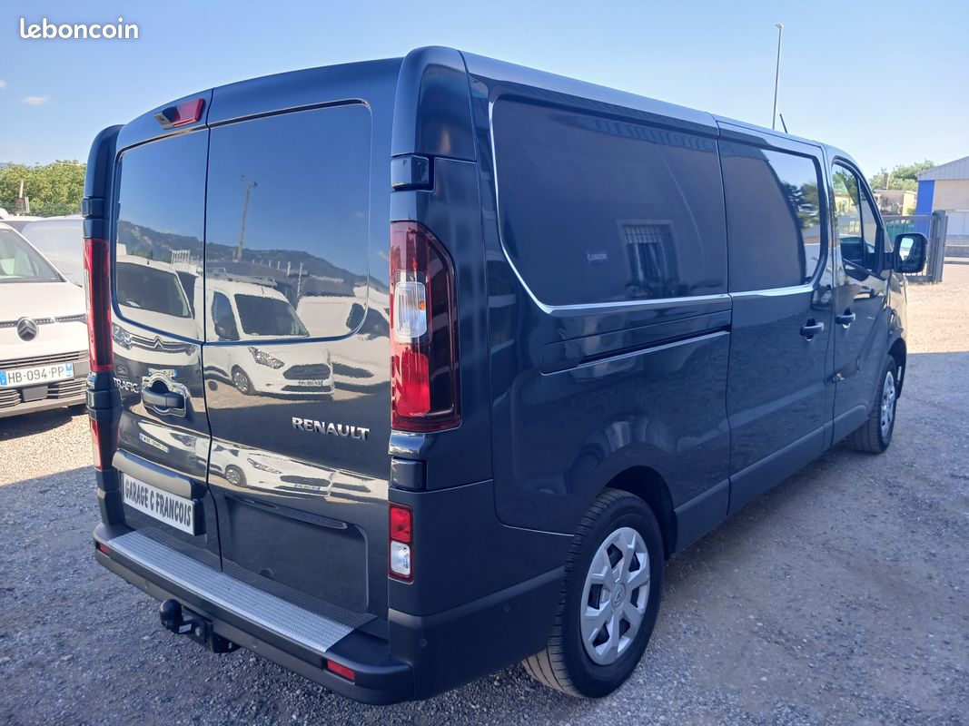 24900 e ht renault trafic 2.0 dci 170 cv l2h1 3000 kg double porte laterale (image 5)