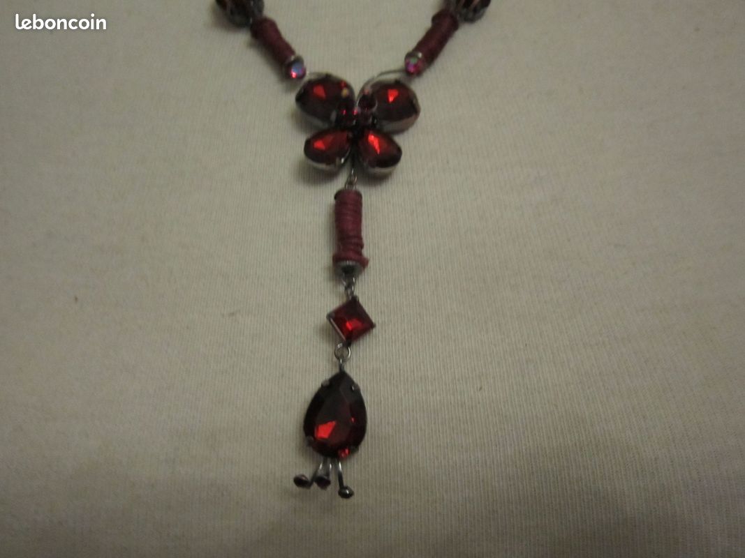 Ensemble rouge collier et boucles (image 3)