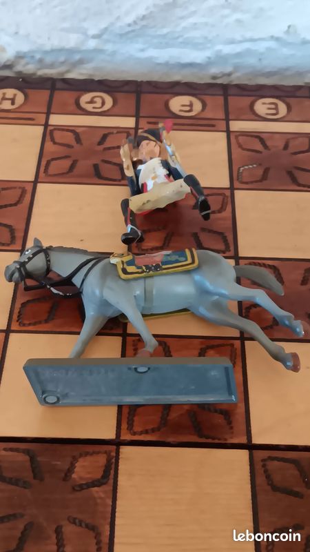 Soldat plomb - CAVALIER GREC AVEC LANCE, CAPE BLANCHE Soldat plomb - CAVALIER GREC AVEC LANCE, CAPE BLANCHE