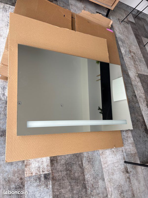Miroir de salle de bain 100cm x 65 cm avec éclairage qui ne fonctionne plus (réparable) (image 2)