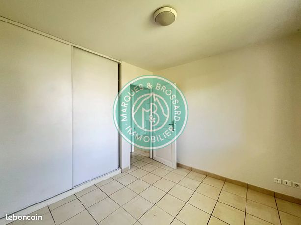 https://img.leboncoin.fr/api/v1/lbcpb1/images/72/1a/f2/721af246216478ed16b6530717b0dbd400061068.jpg?rule=ad-image