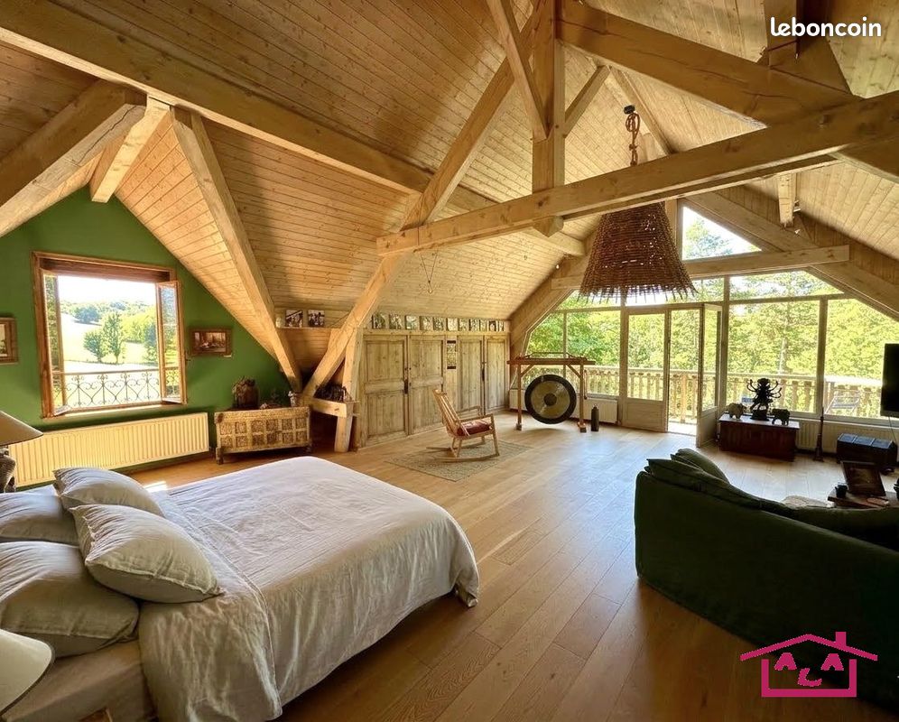 Maison 8 pièces 359 m² · à Yenne · 359 m² · 895 000 €