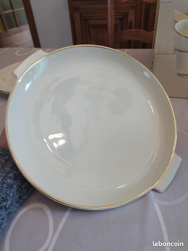 Plat de service ancien en porcelaine blanche- Liseré or - Neuf 18 (image 7)