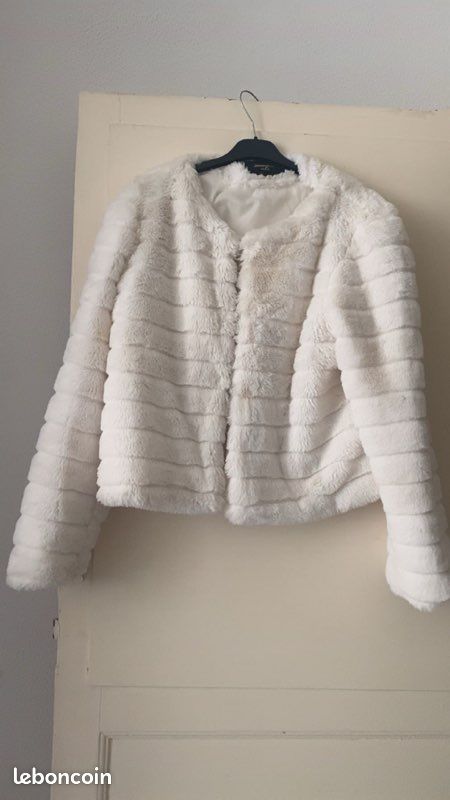 Veste fausse fourrure Jennyfer – blanc cassé, courte et douce