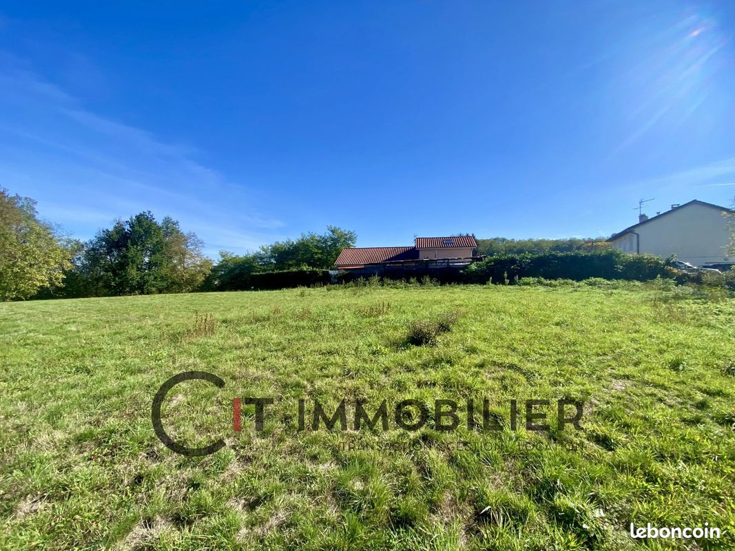 Terrain 605 m² · à Saint-Jean-de-Soudain · 605 m² · 95 000 €