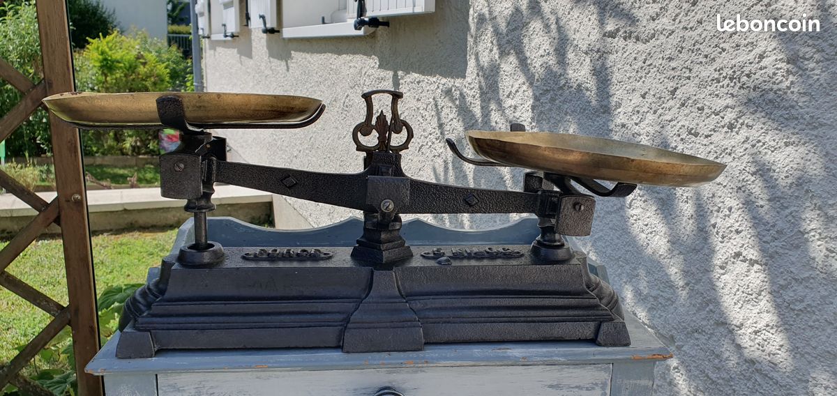 Balance ancienne (image 1)