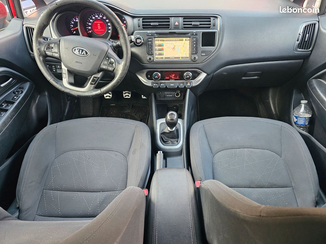 KIA RIO 1.4 CRDI 90 CH 6 CV CT OK très PROPRE (image 3)