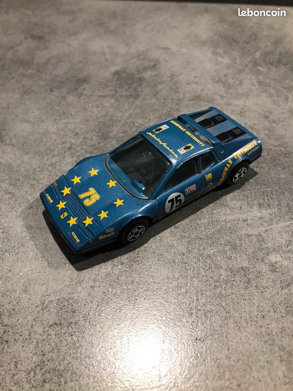 Ferrari 512 BB Bleue Métallisée - Modèle Burago 1/24 N°295 - Occasion (manque Essuie-glace)