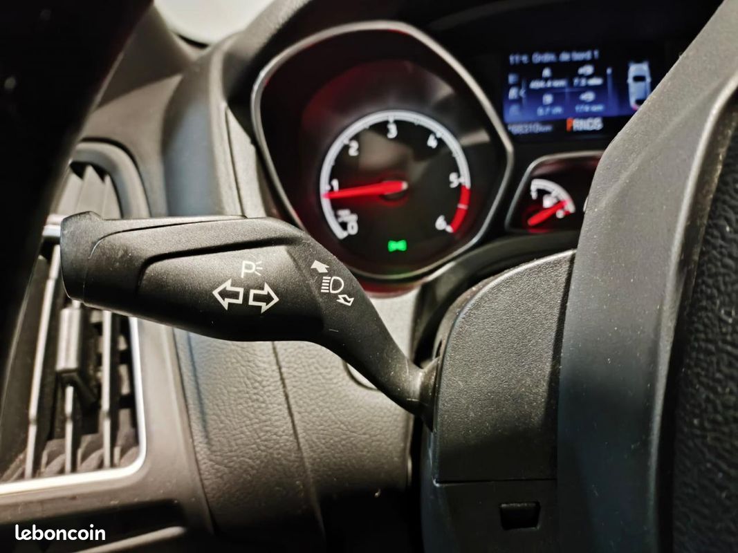 FORD FOCUS 2.0 TDCi - 185 - ST - CAM DE RECUL - RADAR AR - PARK ASSIST - DISTRIBUTION FAIT (image 19)