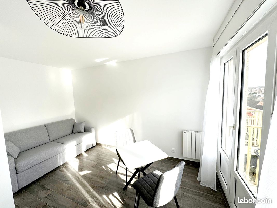 Appartement 1 pièce 24 m² · à Poissy · 24 m² · 890 €