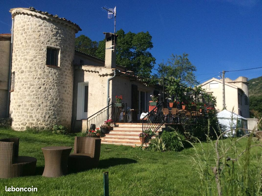 Maison 6 pièces 152 m² · à Entrevaux · 152 m² · 349 000 €