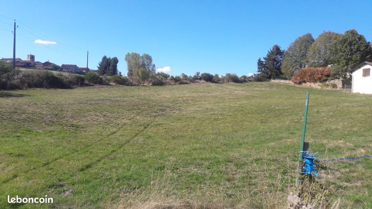 Terrain constructible de 3501m2