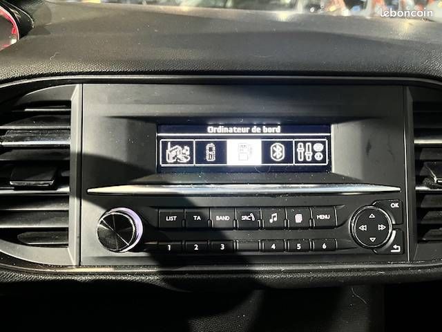 Peugeot 308 1.5 BlueHDI 100ch Active (image 10)