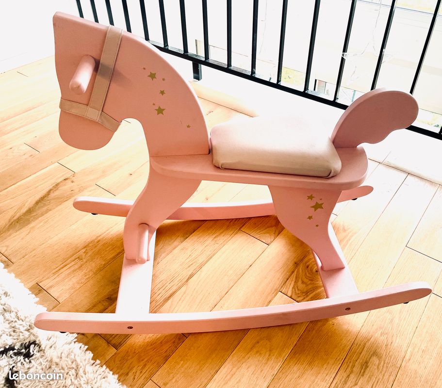 Cheval en bois rose à bascule Moulin Roty (image 2)