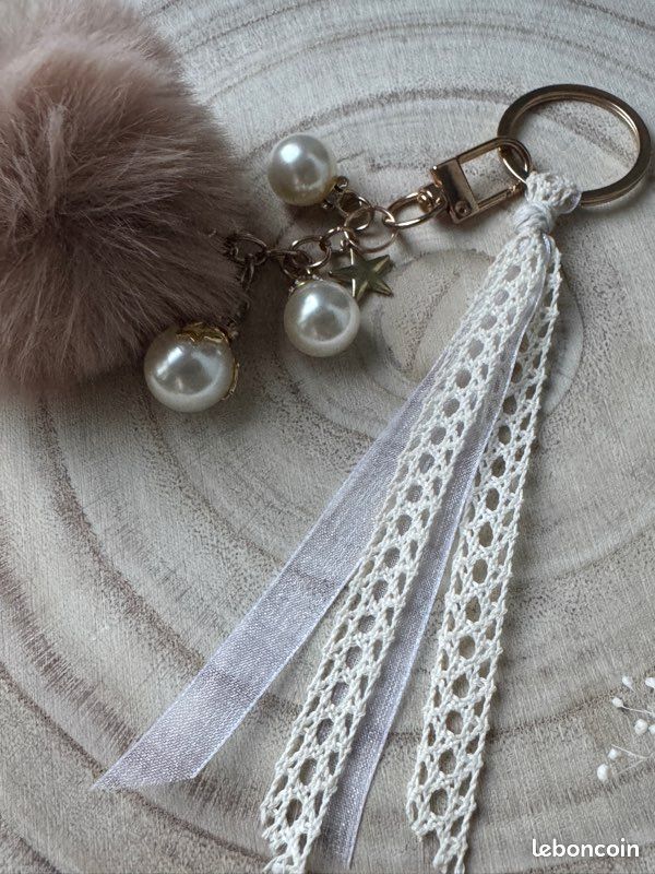 Porte clé / bijou de sac marron et doré (image 4)