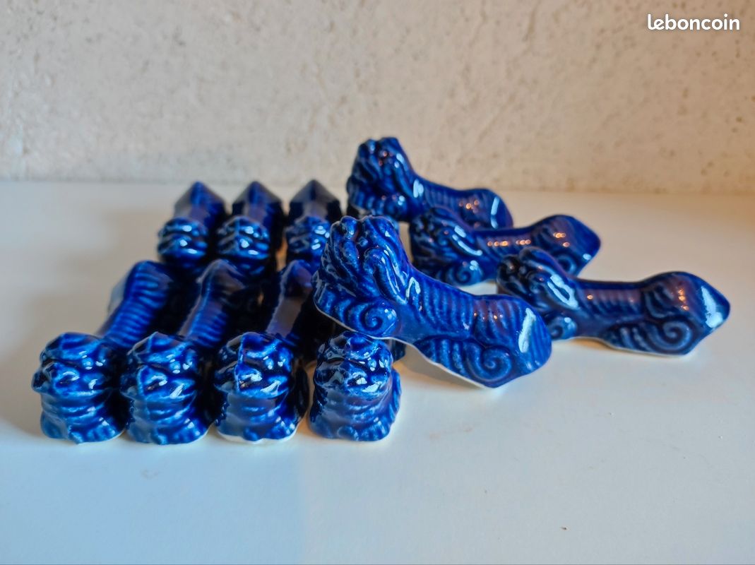12 porte-couteau bleus barbotine CHIENS DE FOO (image 4)
