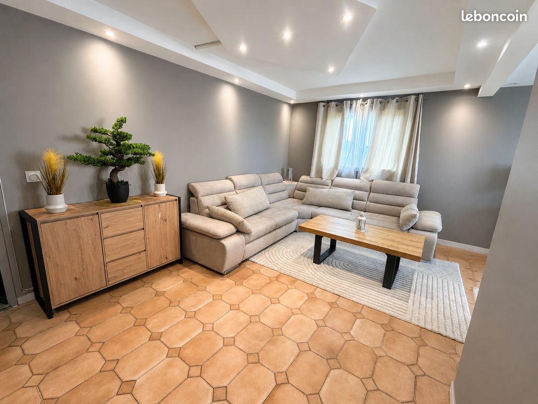 Appartement 5 pièces 87 m² · à Vaulx-en-Velin · 87 m² · 179 000 €