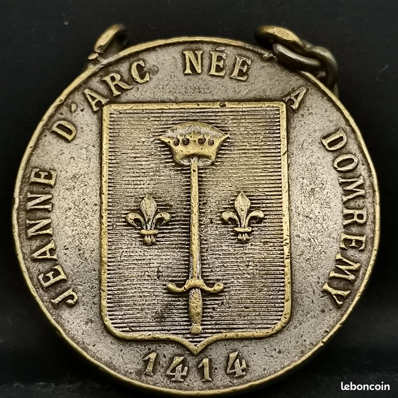 Broche En Argent Massif Jeanne D'Arc - Née à Domremy 1414 - Occasion - Bijou Historique