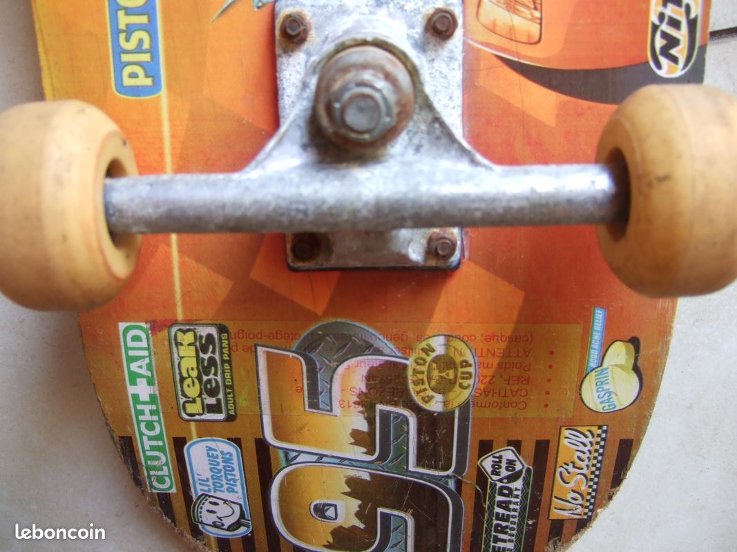Skateboard (image 2)