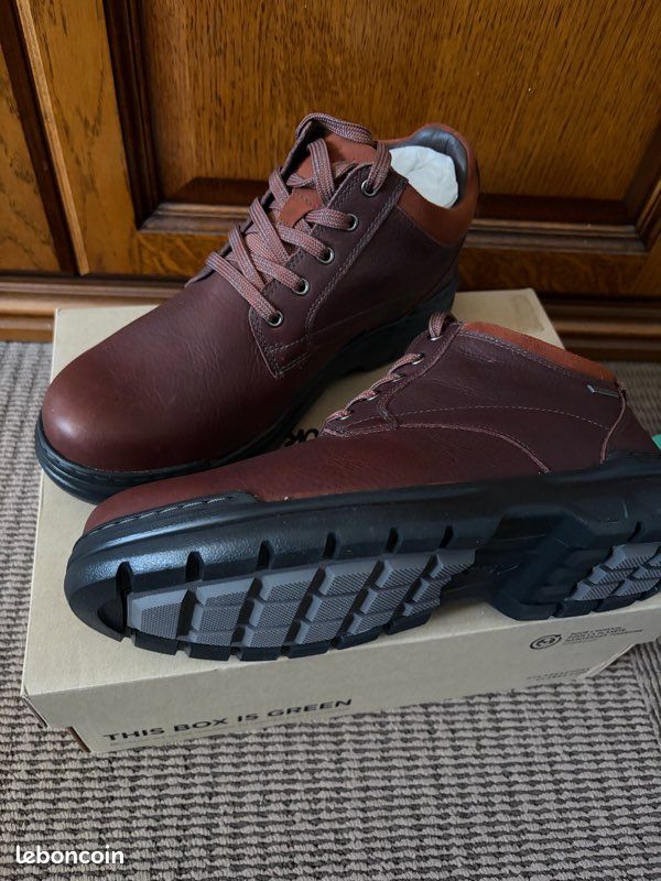 Chaussures Clarks En Cuir Marron Pour Homme - Taille UK 6 (large) - Neuves Dans Boîte