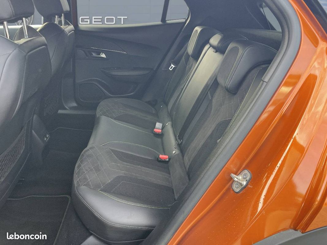 PEUGEOT 2008 PureTech 130 S&S EAT8 GT Pack (image 15)