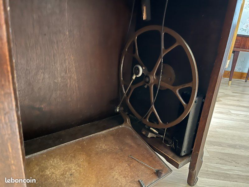 Machine à coudre manuelle ancienne (image 3)