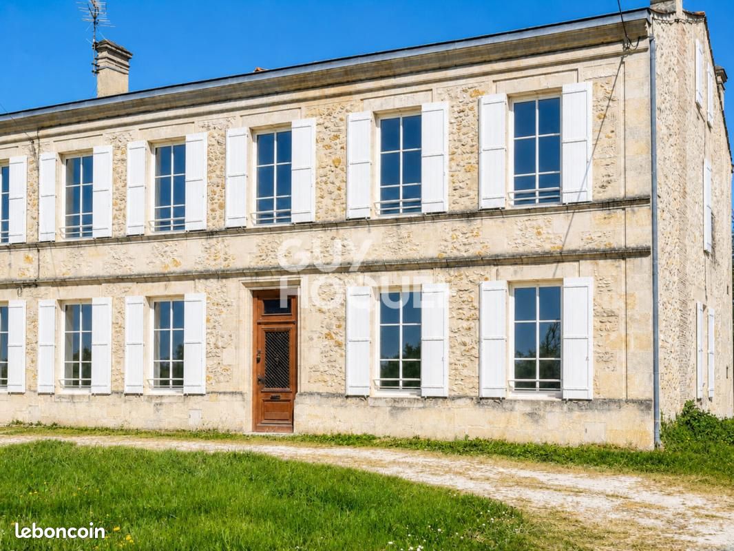Maison 10 pièces 220 m² · à Listrac-Médoc · 220 m² · 129 600 €