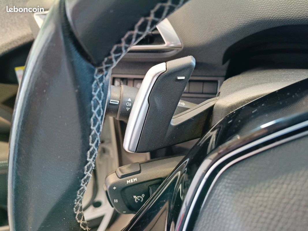 PEUGEOT 3008 Hybrid 225 e-EAT8 Allure Pack (image 13)
