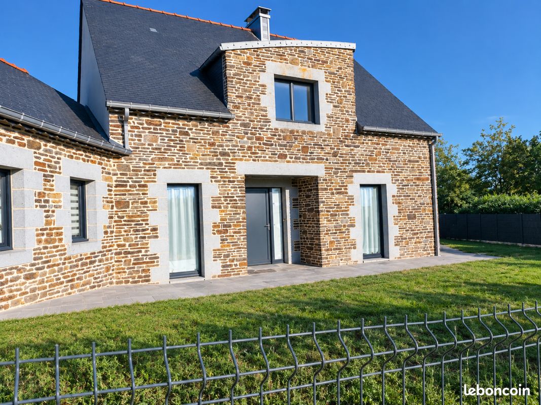 Maison 8 pièces 159 m² · à Maen Roch · 159 m² · 310 000 €