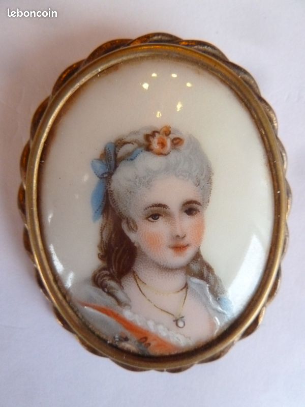 Petite Broche Vintage En émail De Limoges - Signée GM, Bon état, Style Ancien