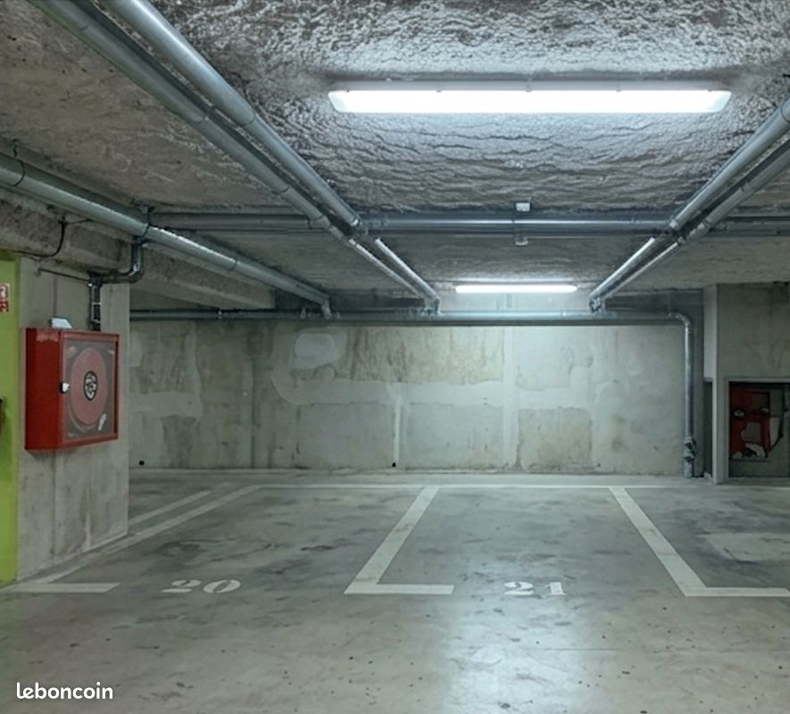 Parking Privatif – Guyancourt Villaroy – 10 500 · 10 500 €
