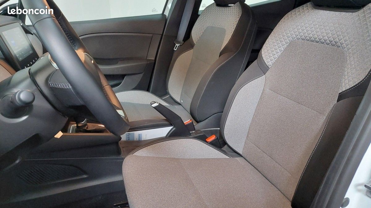 Renault Clio V Evolution E-Tech full hybrid 145 -24 (image 8)