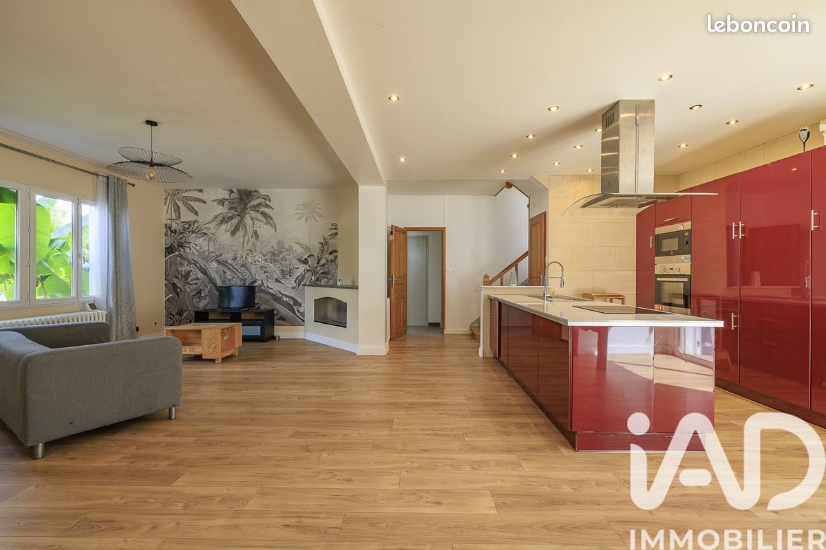 Maison 7 pièces 193 m² · à Saint-Médard-de-Guizières · 193 m² · 297 000 €