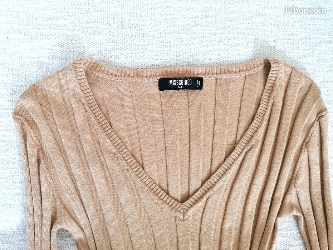 Sweat à capuche surdimensionné avec détails de clous métalliques
