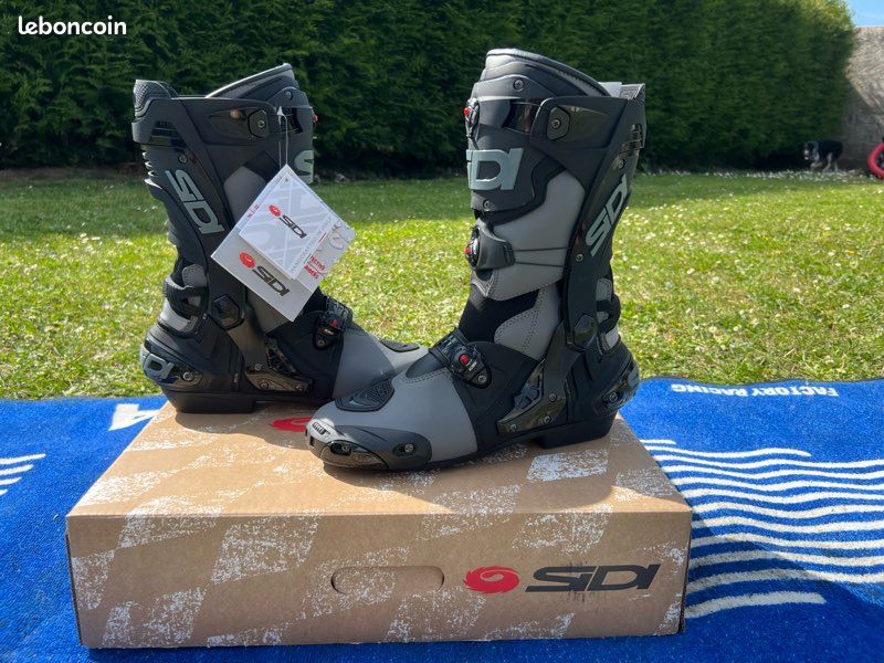 Bottes Noires En Daim – Taille UK 3 – Neuf Avec Emballage – Talons Hauts