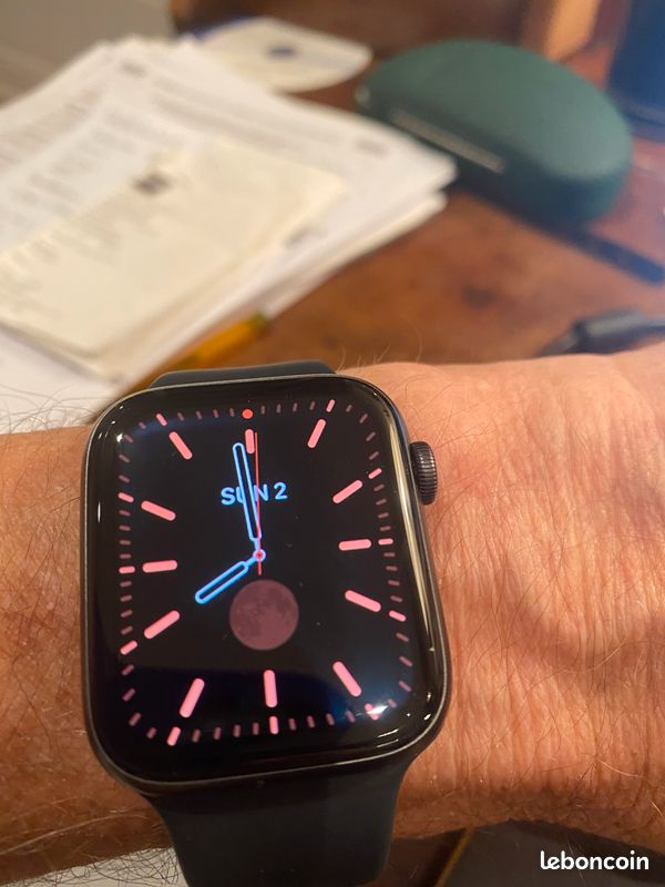Apple watch SE black /noir GPS (image 1)