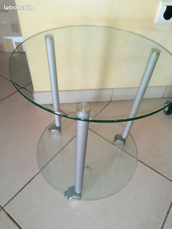 Petite table ronde ou chevet (image 1)